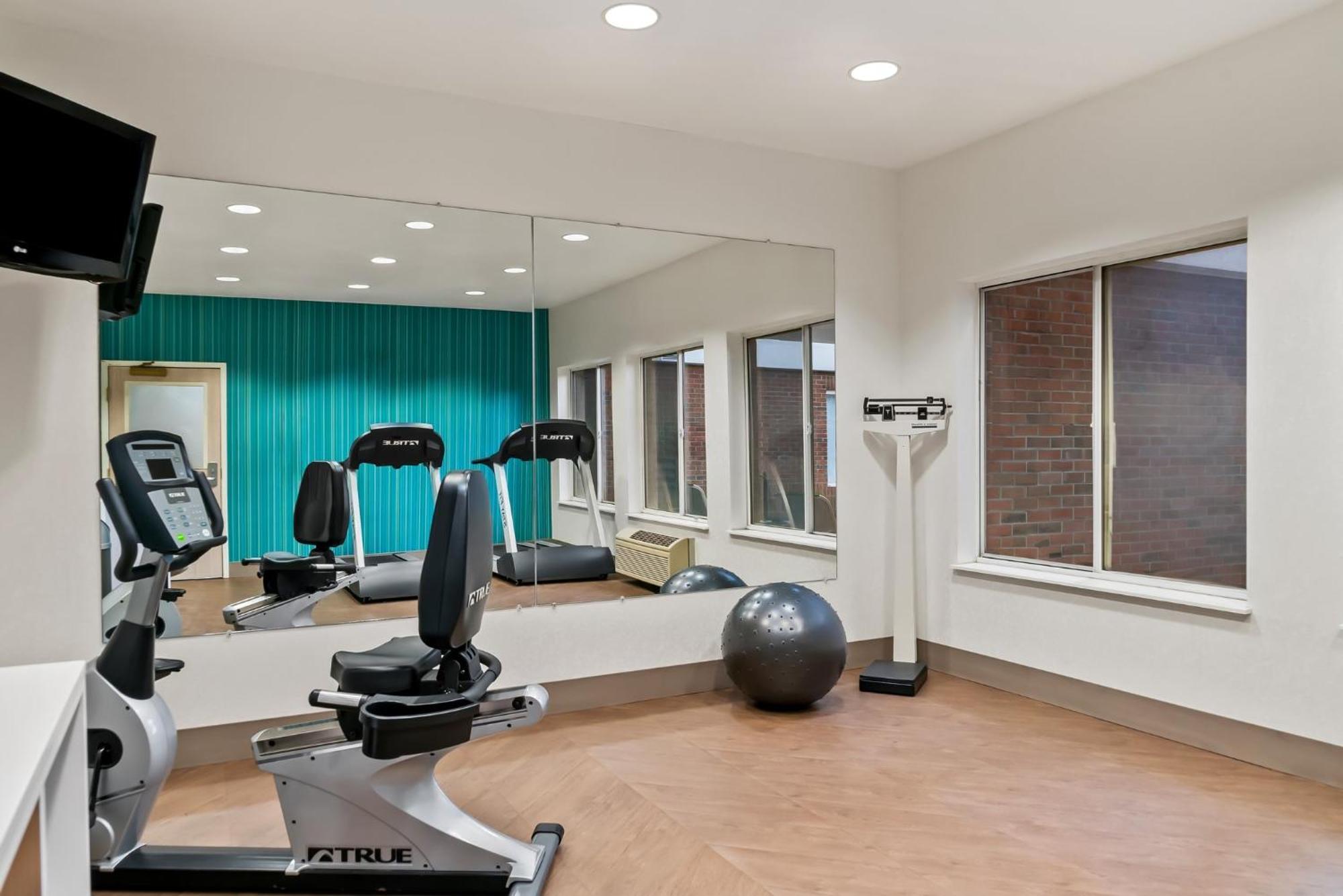 Holiday Inn Express Hotel & Suites Marion By Ihg Dış mekan fotoğraf